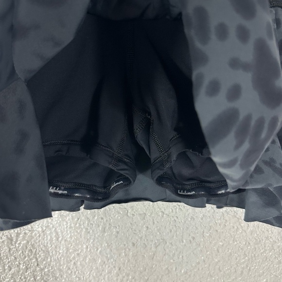 Lululemon Hit Your Stride Skirt Animal Swirl
Deep Coal Black Size 4 - Picture 2 of 7